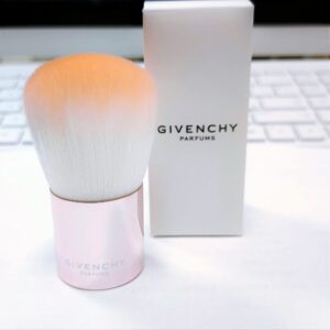 GIVENCHY - PENELLO KABUKI